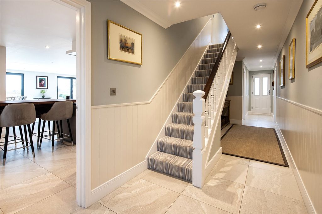 Property photo 3 of 24 Entrance Hall