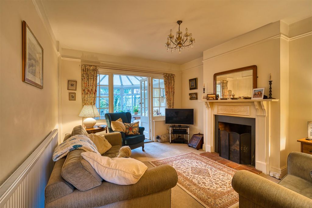 Property photo 2 of 10 Sitting Room