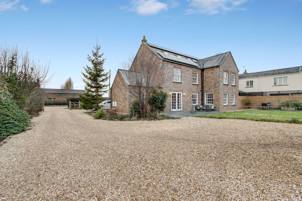 Property photo 1 of 42