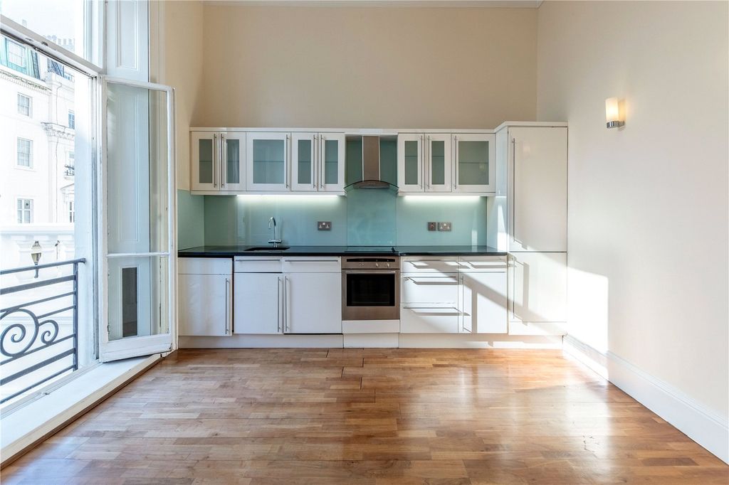Property photo 3 of 9 Kitchen