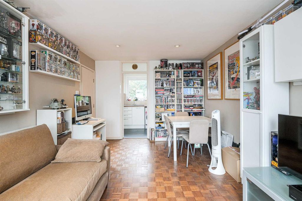 Property photo 3 of 19 102 Gardner Close-9.Jpg