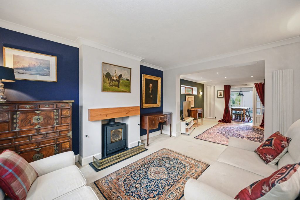 Property photo 2 of 25