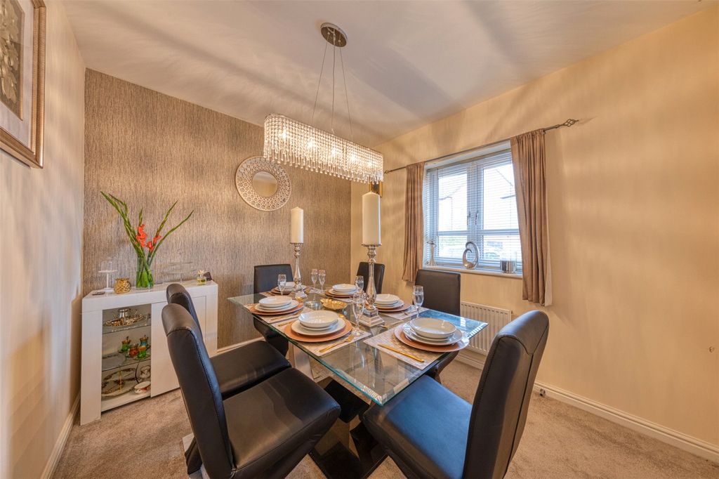 Property photo 2 of 25 Picture No. 11