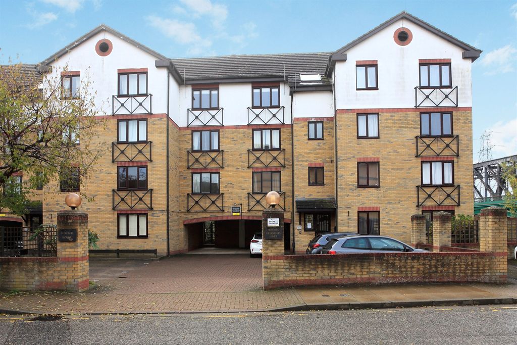 Property photo 1 of 7