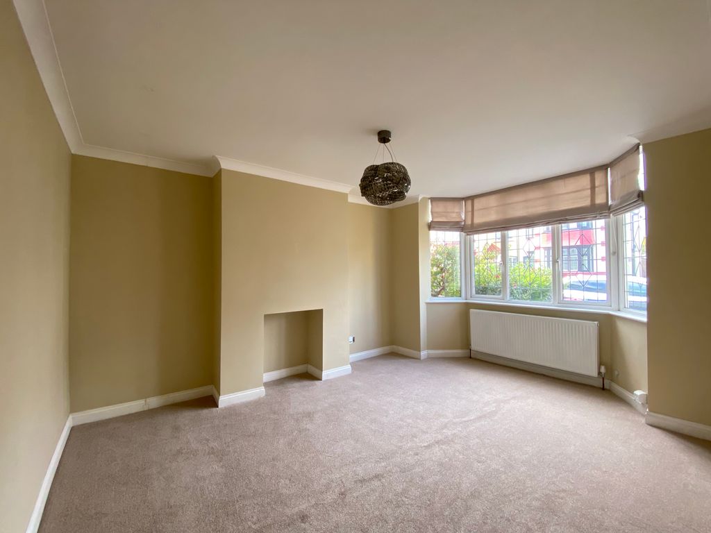Property photo 2 of 13 Lounge