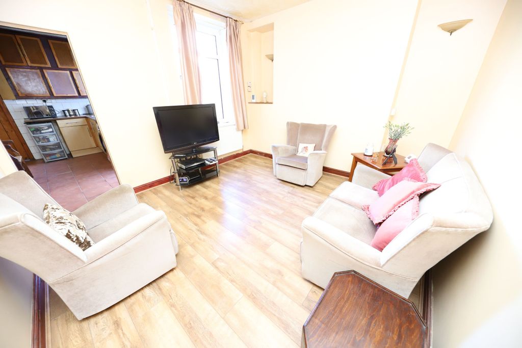 Property photo 2 of 18