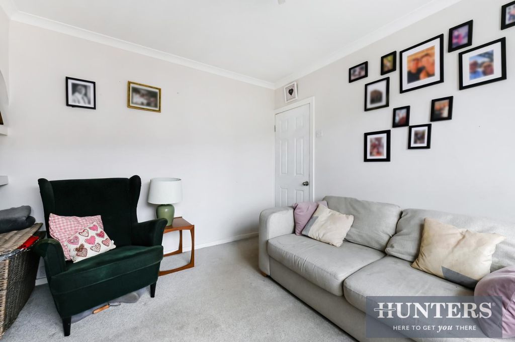 Property photo 2 of 13 Delcombe Avenue, -20.Jpg