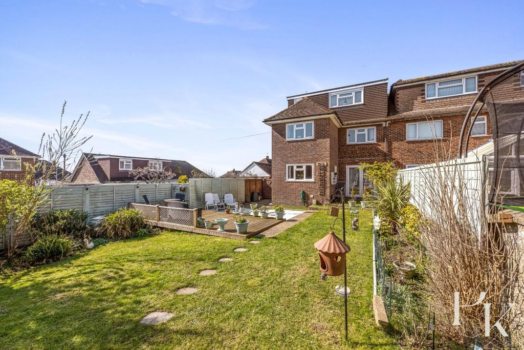 Property photo 3 of 20 Windmill Road, 2-005.Jpg