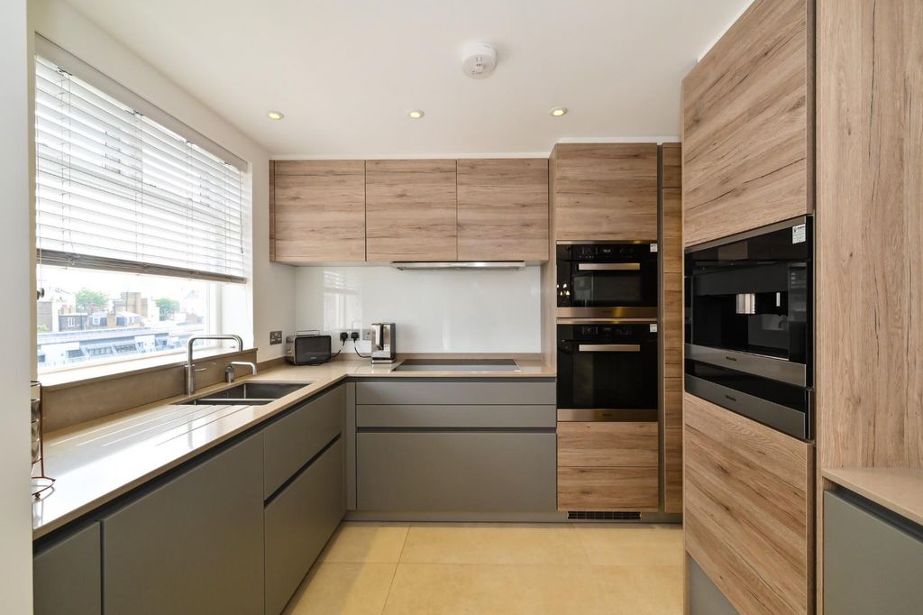 Property photo 3 of 20 4-17-Lowndes-Square (3).Jpg