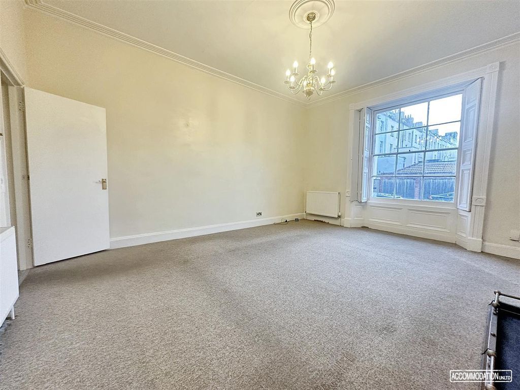Property photo 3 of 7 Bright, Spacious Room With Large Bay Windows...