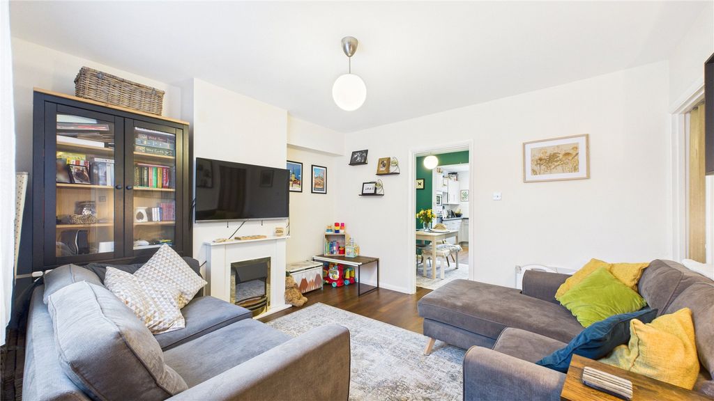 Property photo 3 of 17 Picture 3