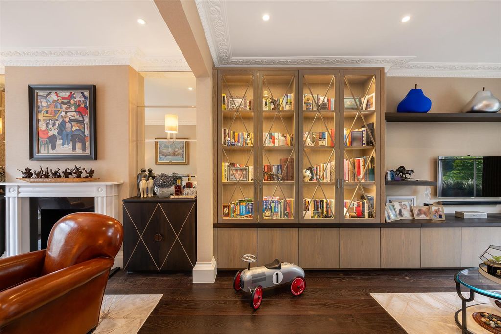 Property photo 2 of 28 2 Ovington Street Hi-11.Jpg