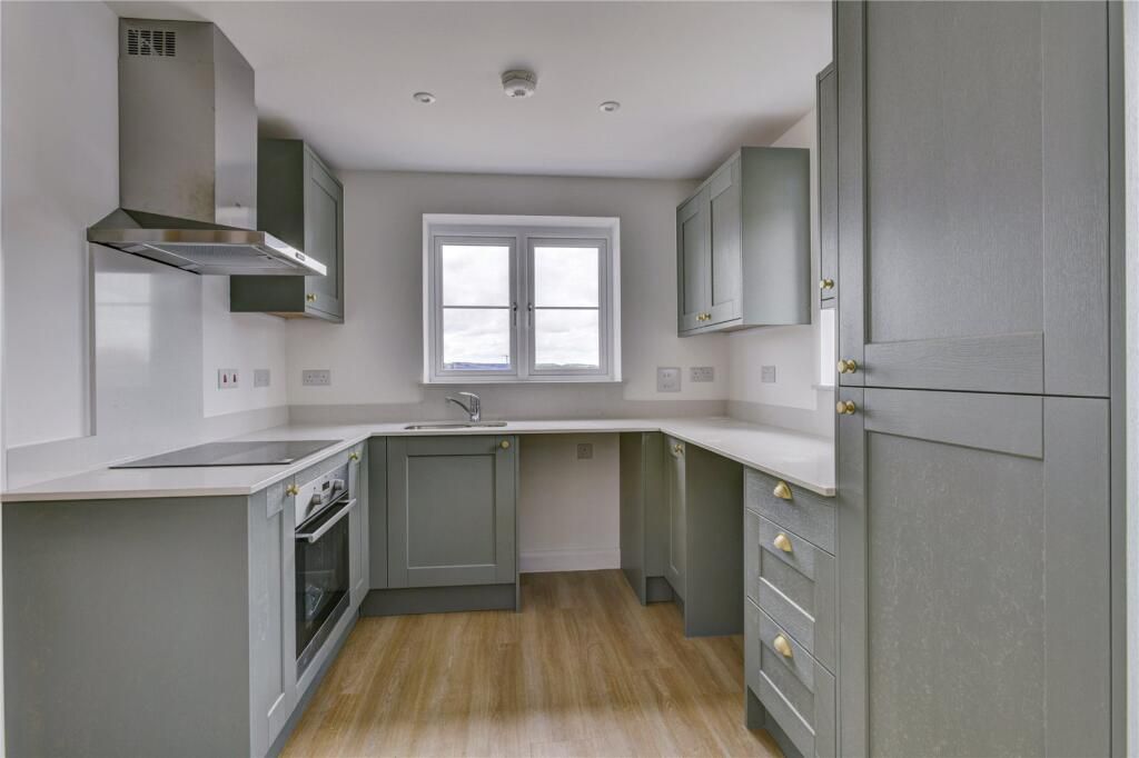 Property photo 3 of 9 Kitchen