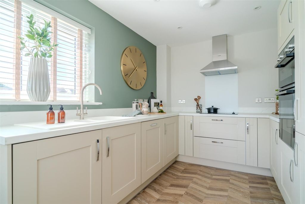 Property photo 3 of 8 Kitchen 2.Jpg