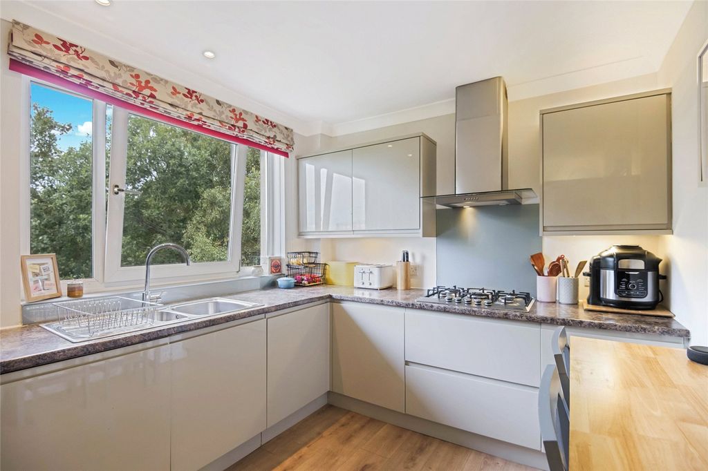 Property photo 3 of 16 Kitchen