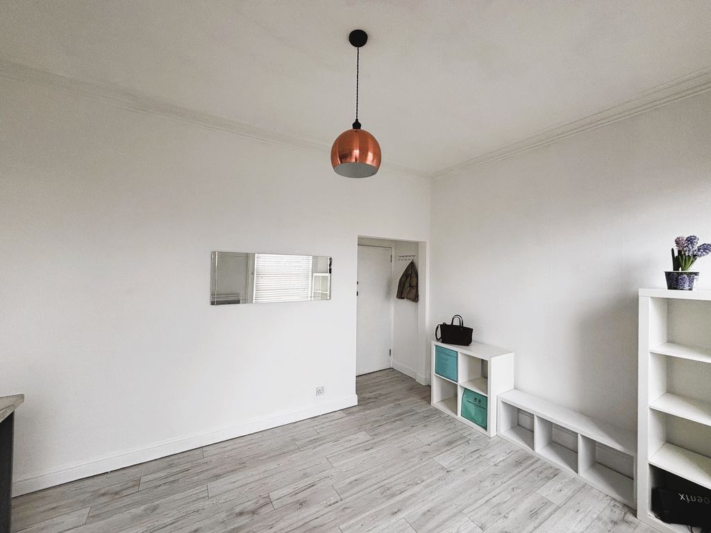 Property photo 3 of 6 Photo 5