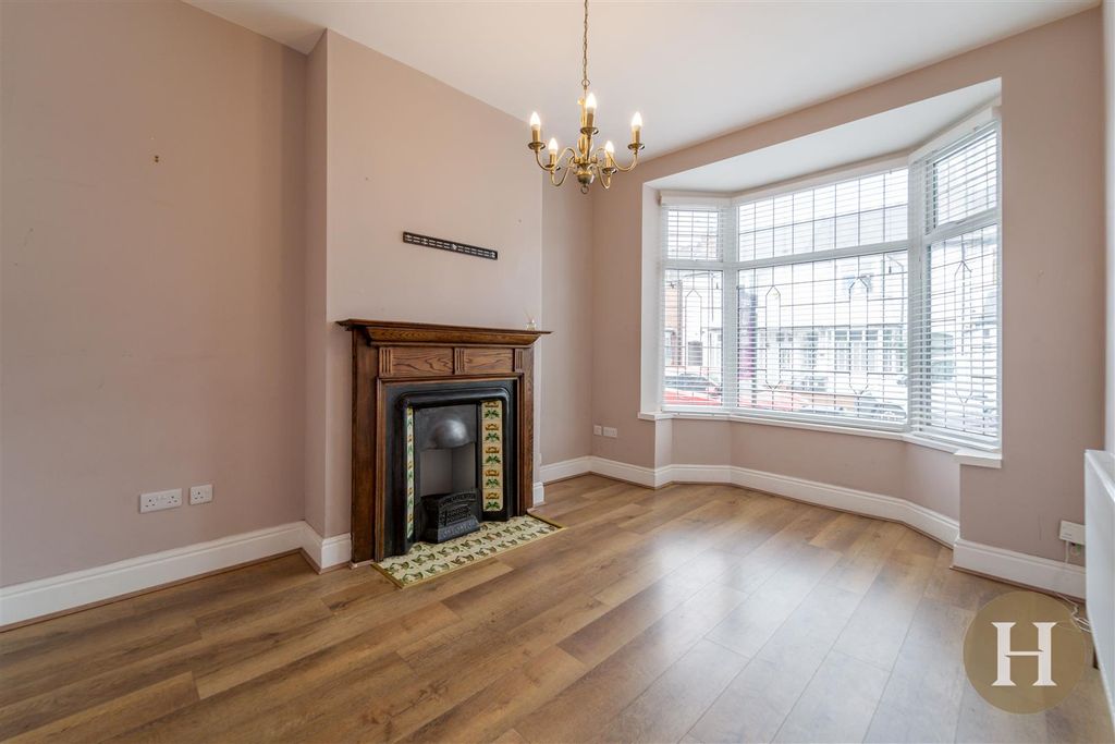 Property photo 3 of 32 Hadleigh Estate Agents-29.Jpg