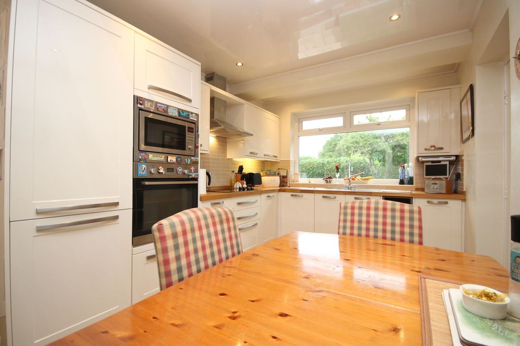 Property photo 2 of 12 Kitchen