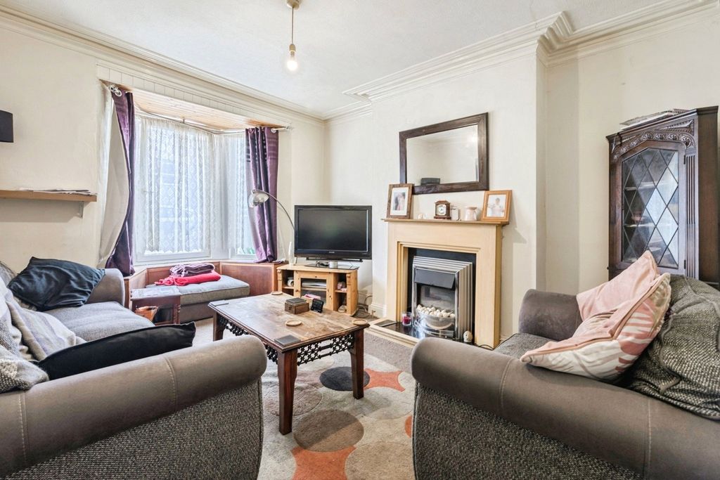 Property photo 3 of 20 Pbox-Img.Jpg