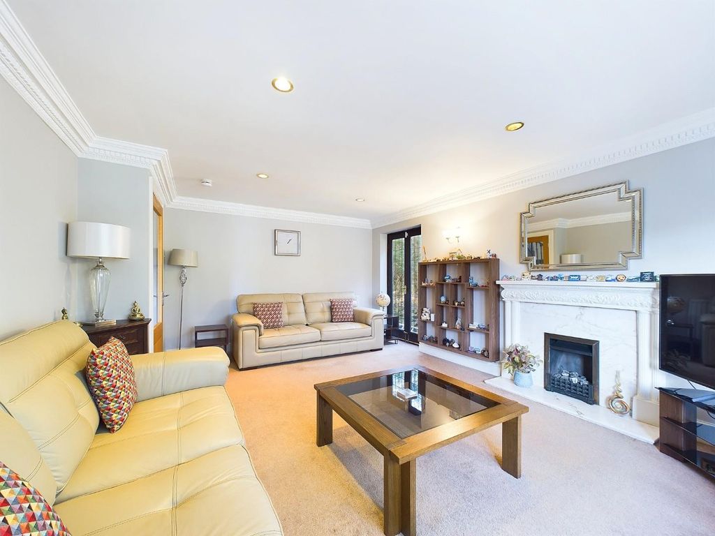Property photo 3 of 37 Cam01268G0-Pr0288-Still025.Jpg