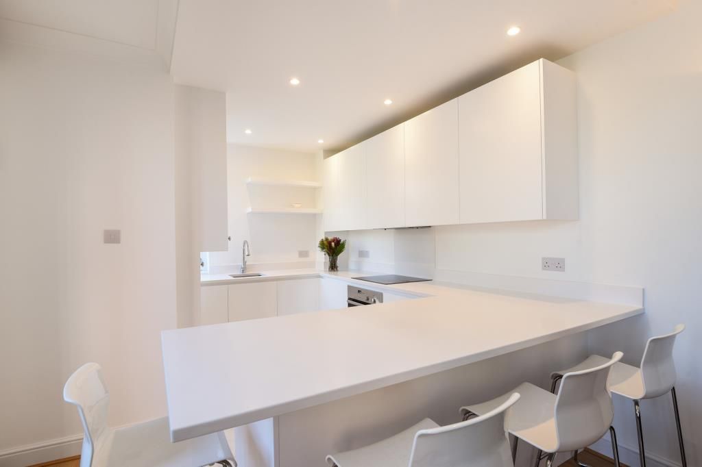 Property photo 3 of 10 Eat-In Kitchen