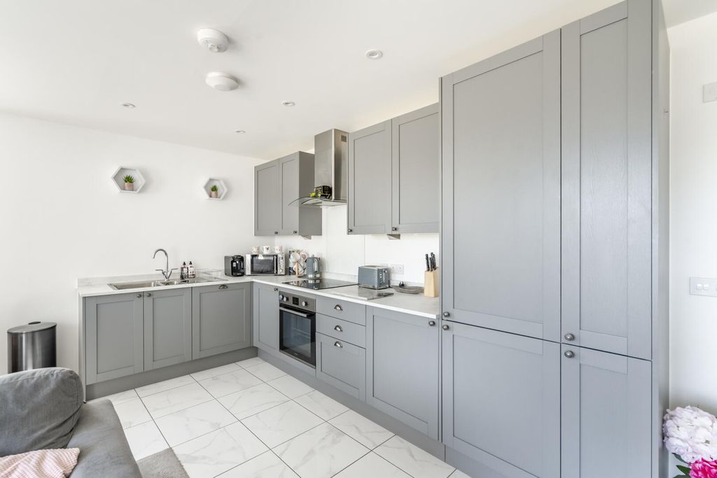 Property photo 3 of 16 Kitchen
