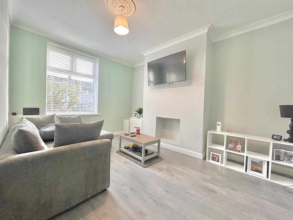 Property photo 2 of 7 Lounge.Jpg