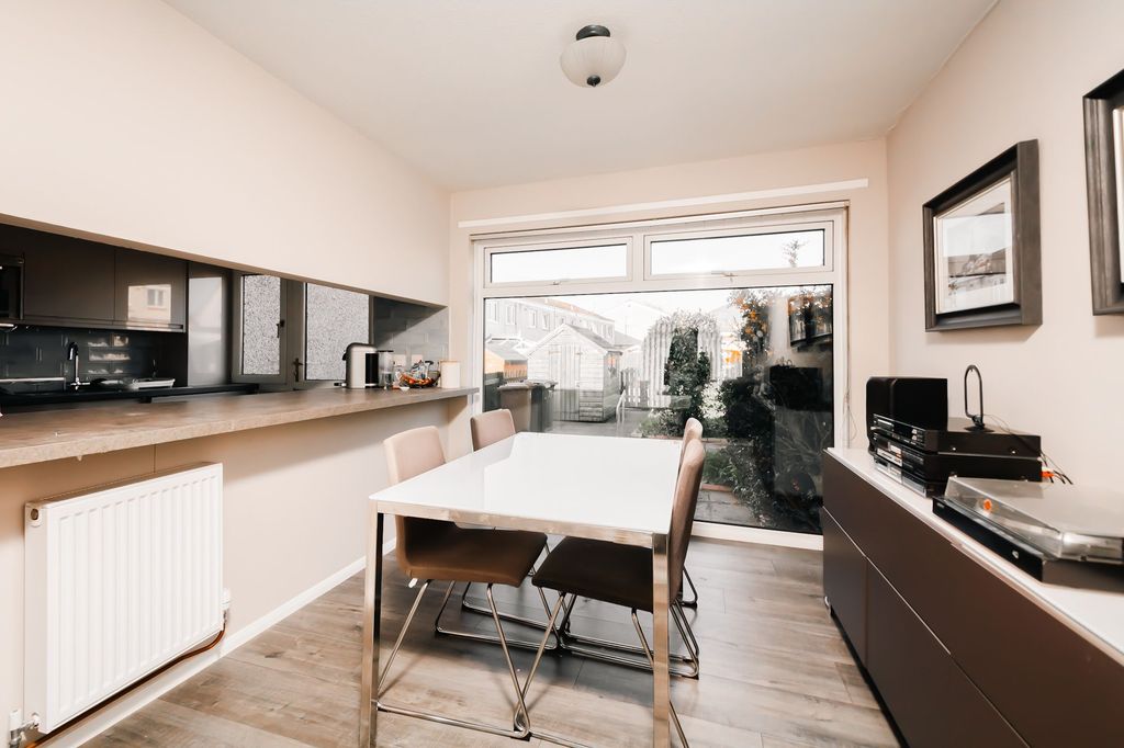 Property photo 3 of 25