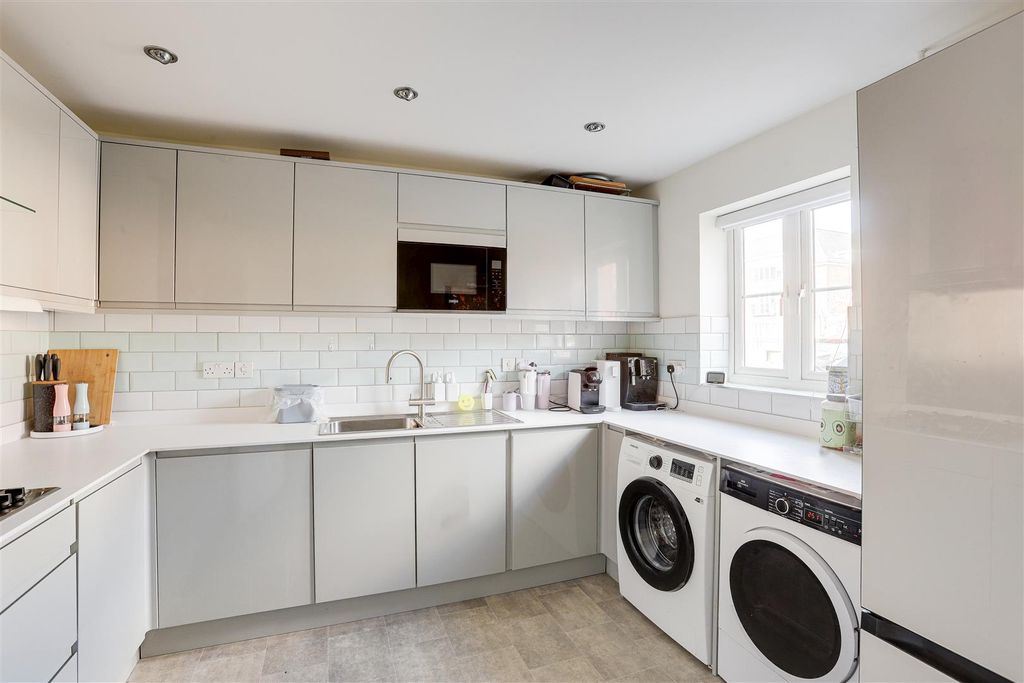 Property photo 2 of 16 4825.Jpg