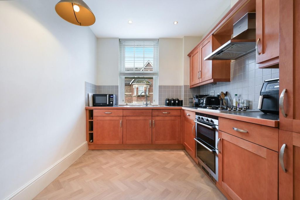 Property photo 3 of 15 Balfour House