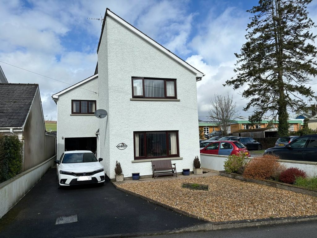 Property photo 1 of 12