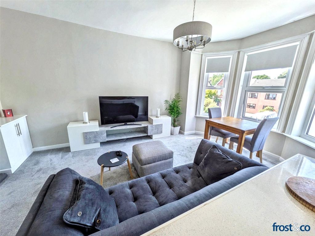 Property photo 3 of 12 Lounge