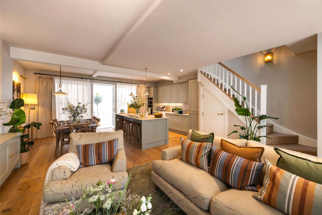 Property photo 2 of 12 Open Plan