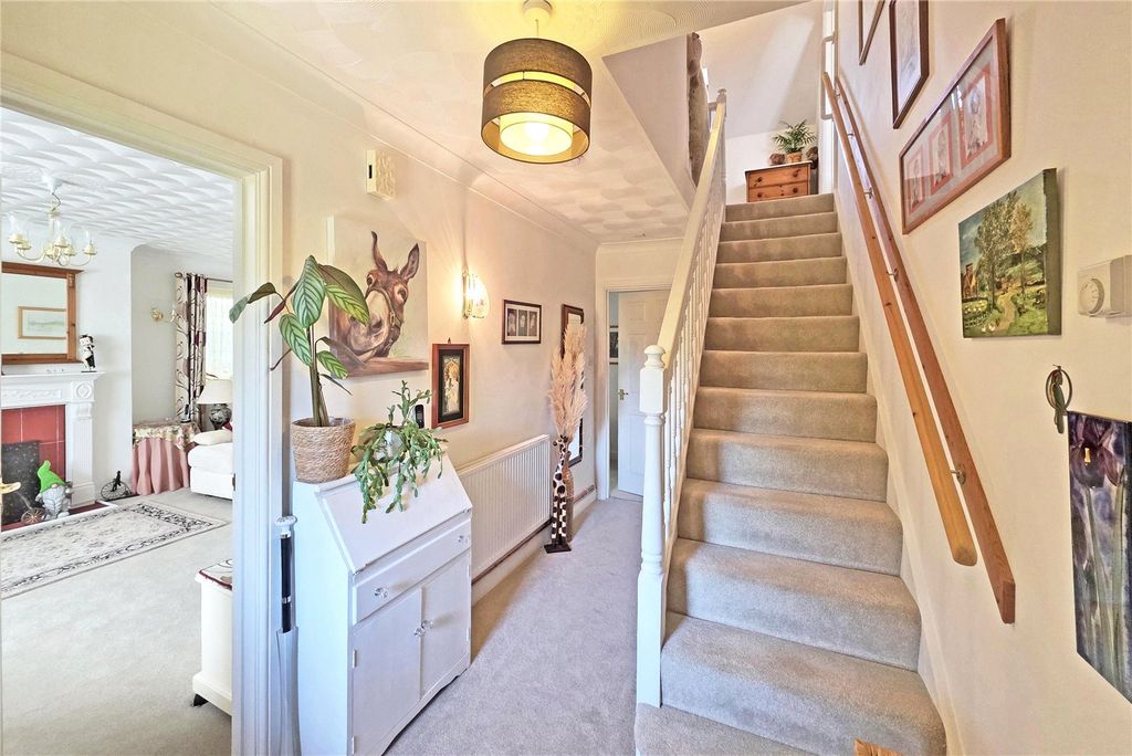 Property photo 2 of 25 Entrance Hall