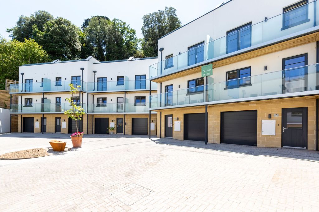 Property photo 1 of 51