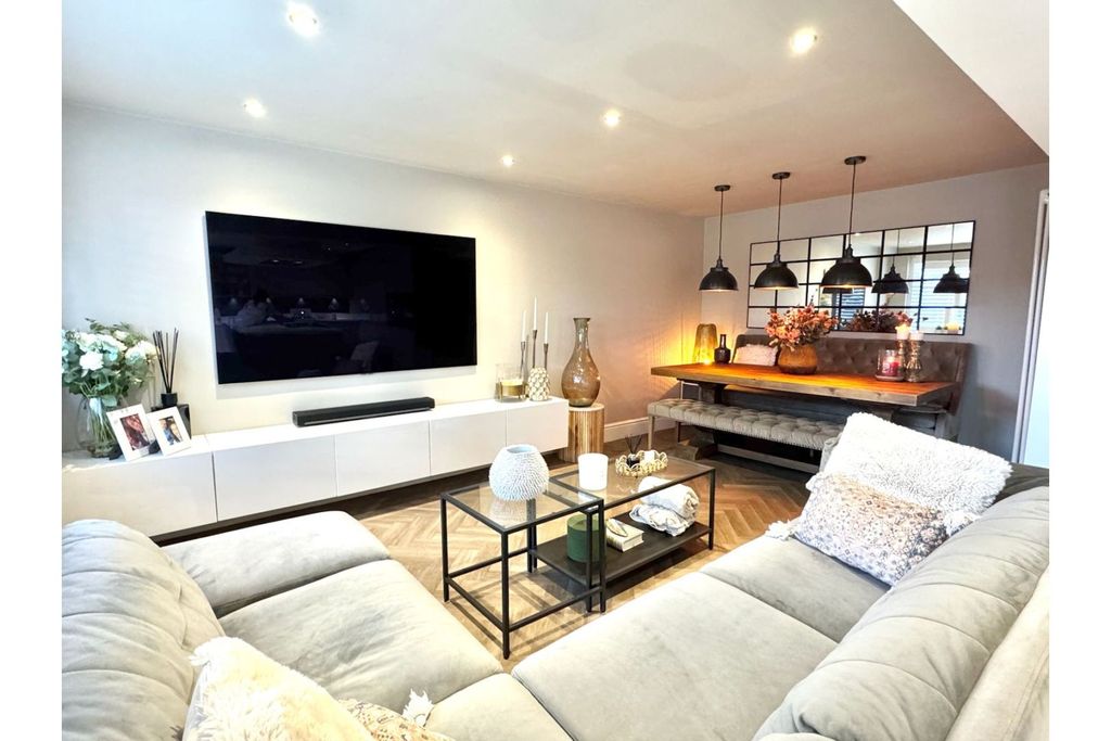 Property photo 2 of 26