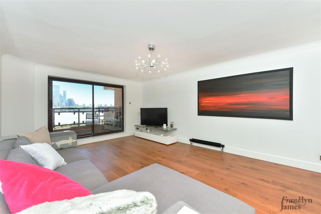Property photo 2 of 15 87 Freetrade Wharf (10).Jpg