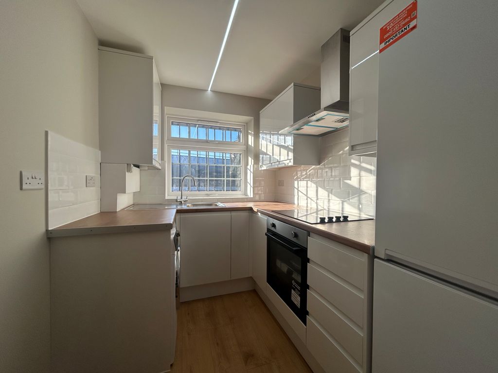 Property photo 2 of 8 Kitchen