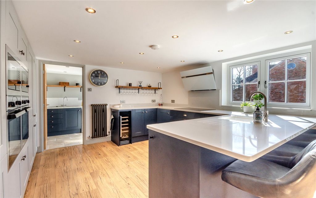 Property photo 3 of 20 Kitchen