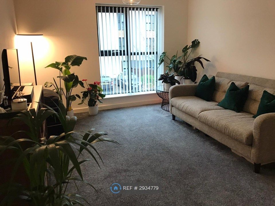 Property photo 3 of 17 Living Room Pic 2