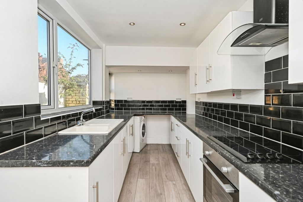 Property photo 2 of 20 Pbox-Img.Jpg