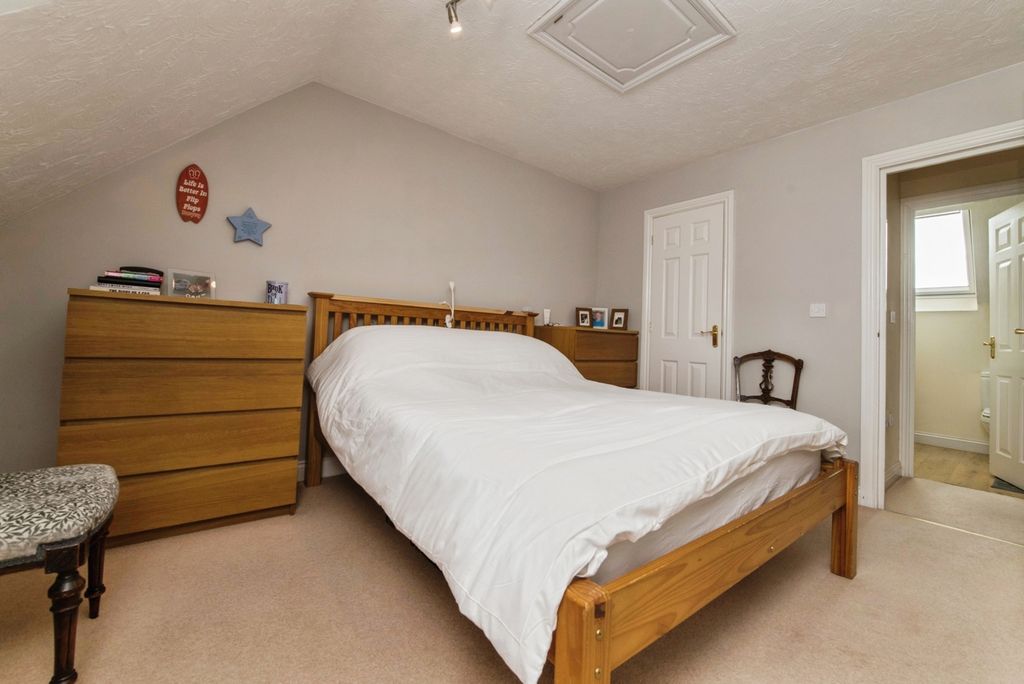 Property photo 2 of 16 Photo