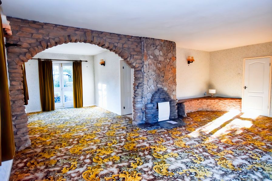 Property photo 2 of 23 Lounge 3