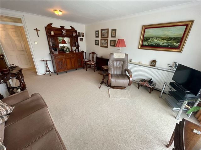 Property photo 3 of 13 Lounge