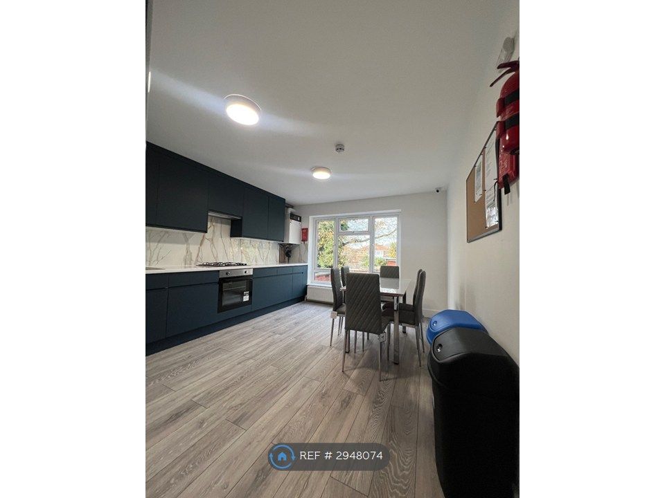 Property photo 3 of 17 Large Kitchen + Dinner