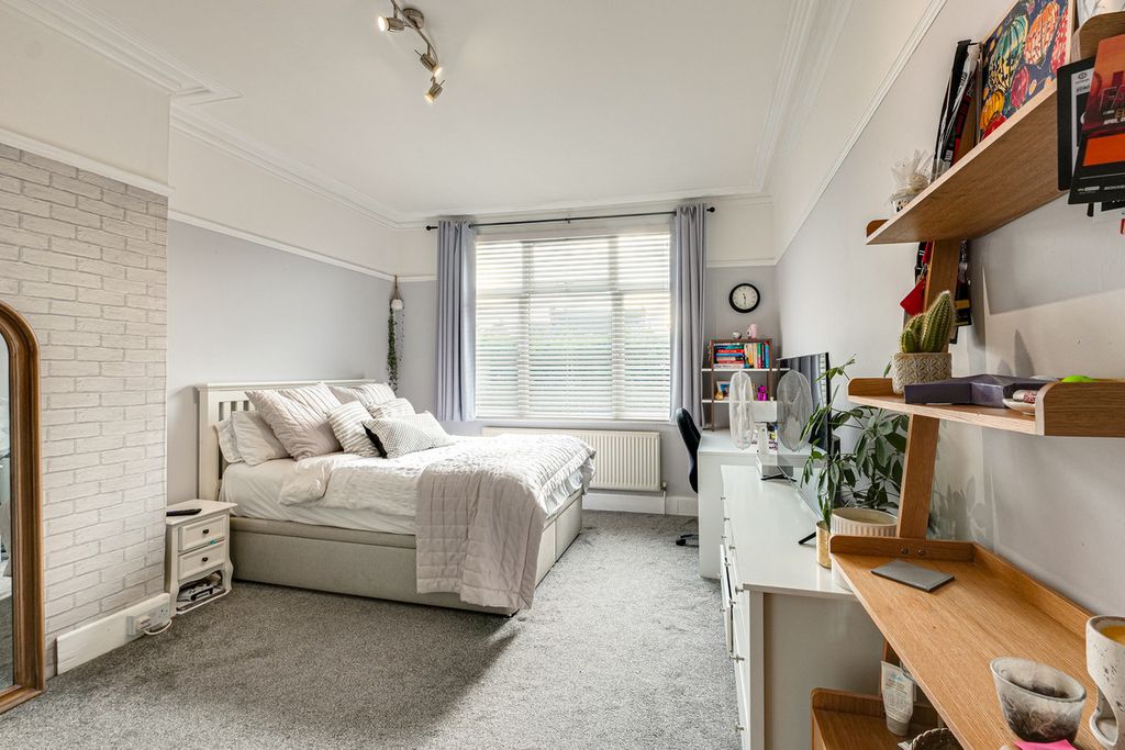 Property photo 3 of 38