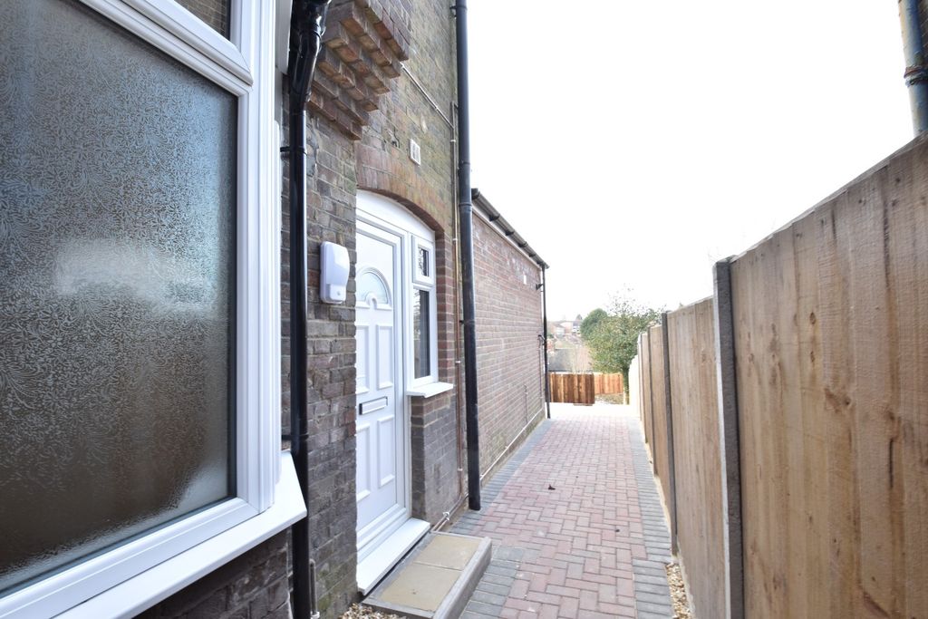 Property photo 1 of 11 2439381