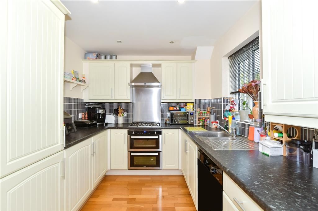 Property photo 3 of 8 Kitchen/Dining Area
