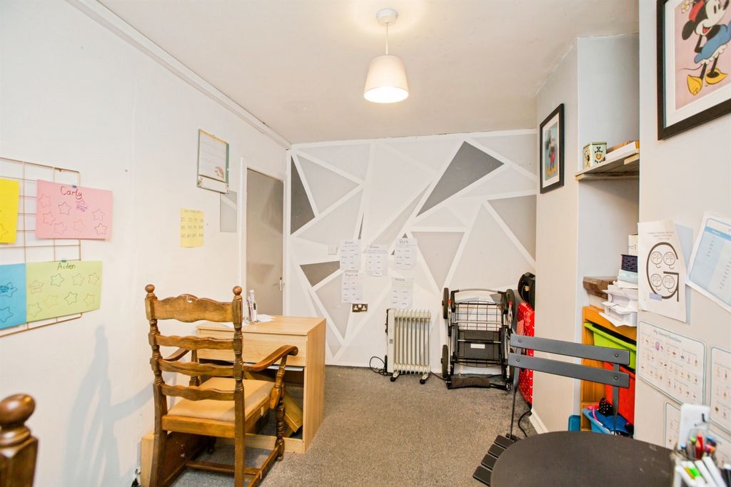Property photo 3 of 21