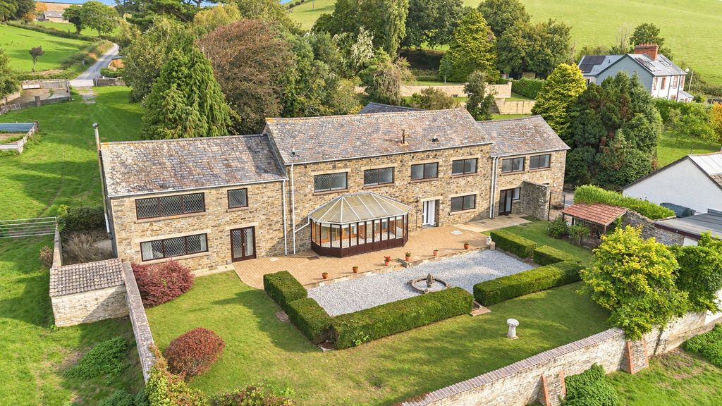 Property photo 2 of 46 Picture No. 72